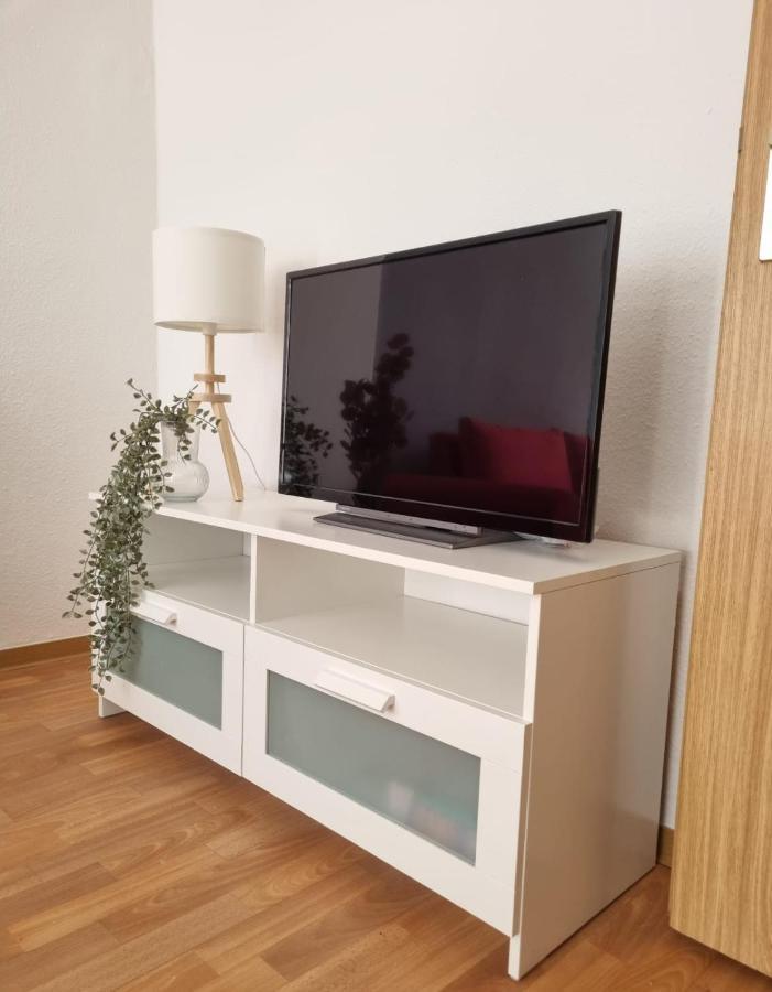 Modern-ruhig-stadtnah-geschirrspueler-parkplatz * Pasewalk